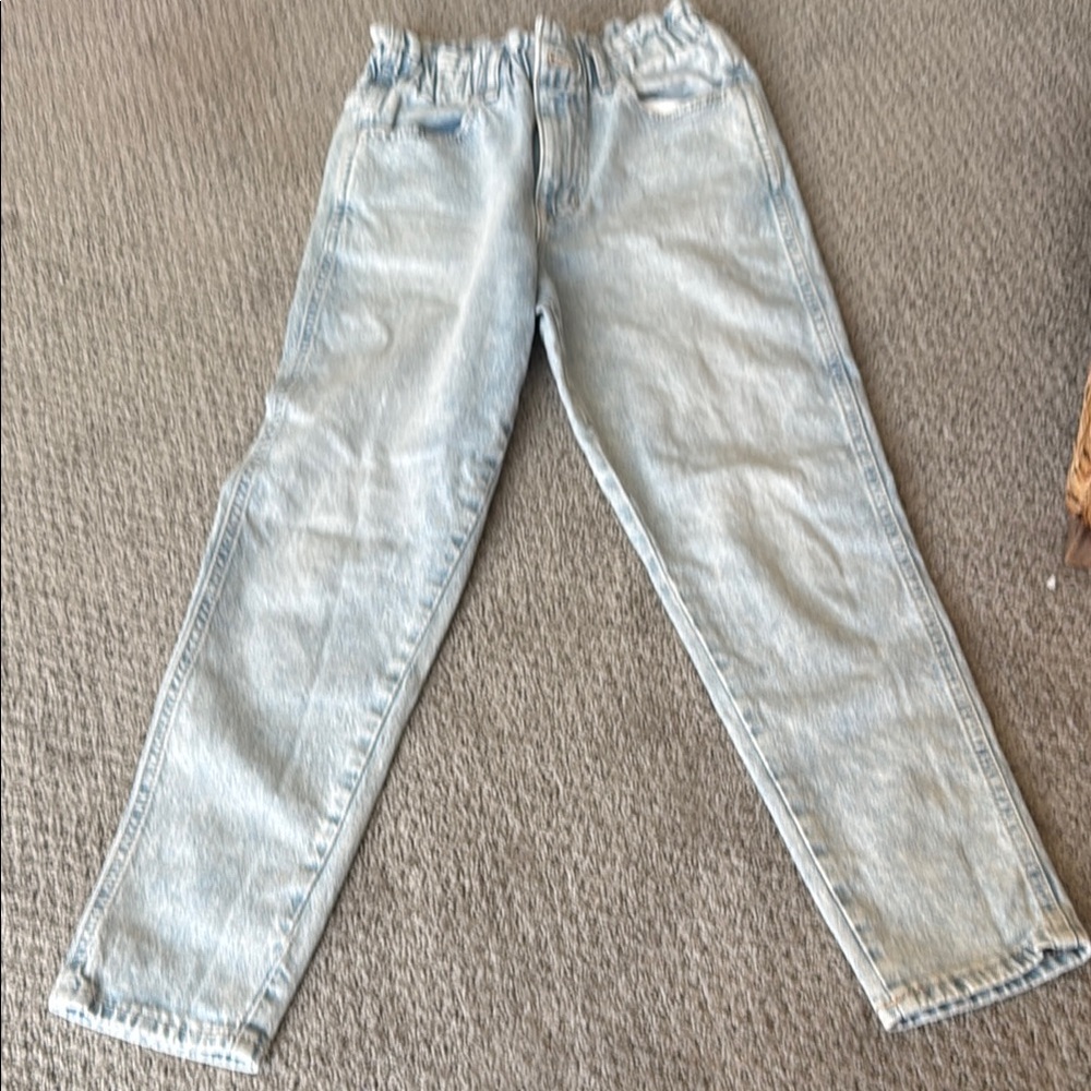 GAP Denim size 10 Light Blue “Mom Jeans” (NEW w/out tags) with elastic waist
